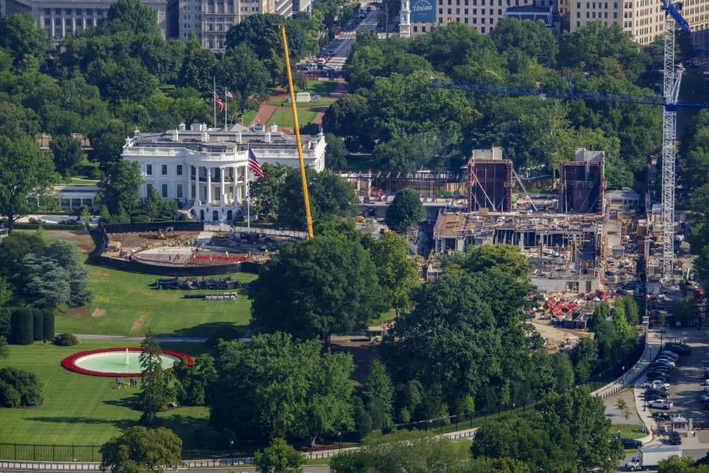 white house-construction